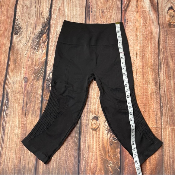 Lululemon Ribbed Cropped Athletic Leggings - Picture 11 of 11